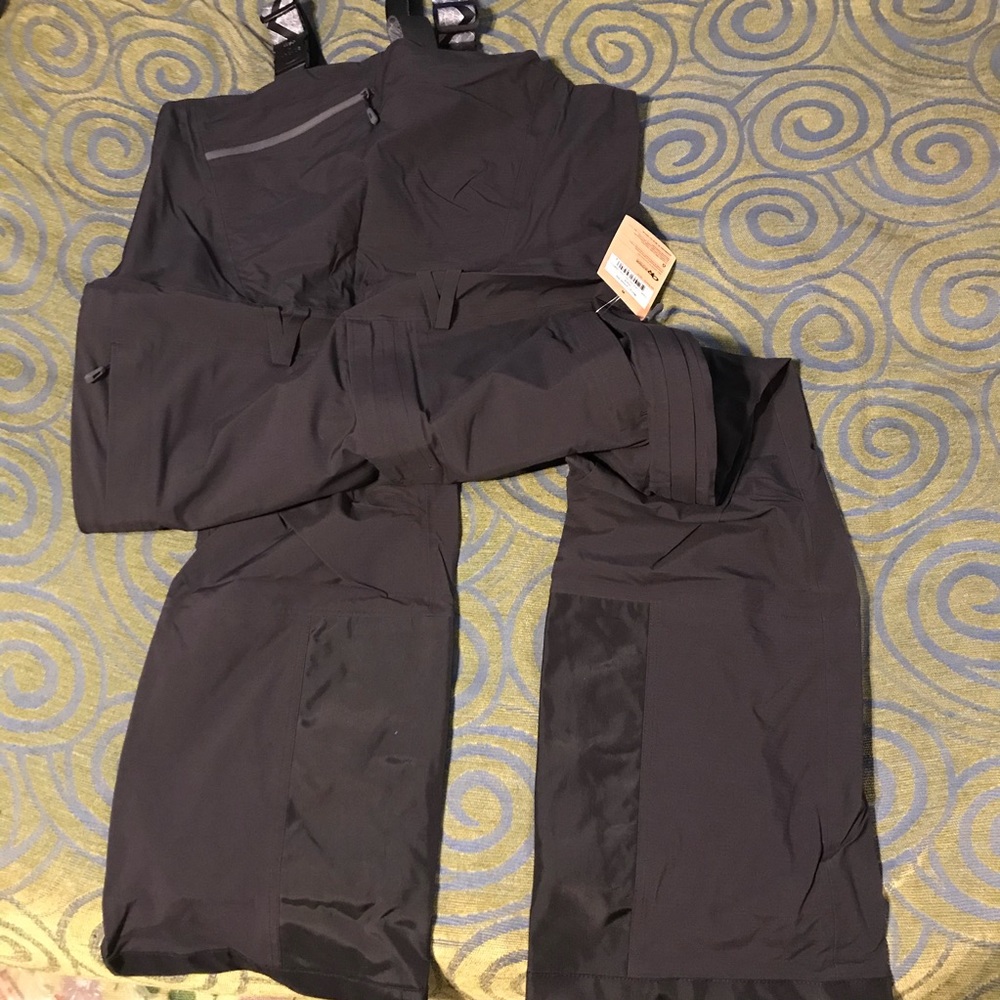 NWT Men’s OR Carbide Bibs Large color Black
